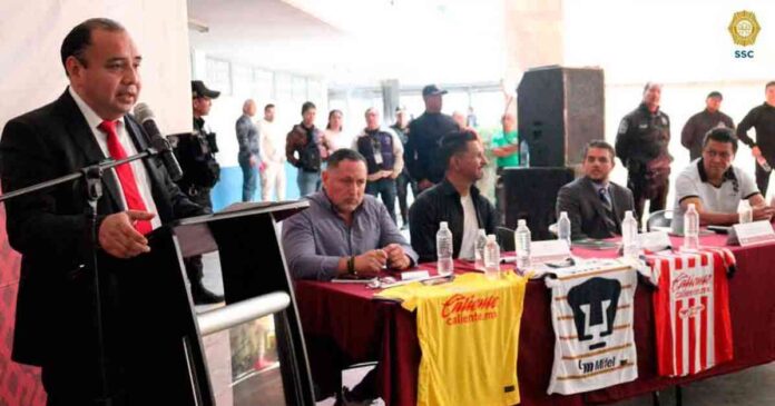 exfutbolistas-imparten-plticas-motivacionales-a-reclusos-en-cdmx