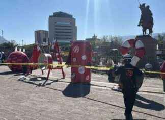 Tormenta de viento afecta decoración navideña en la Macroplaza de Monterrey tormenta-de-viento-afecta-decoracin-navidea-en-la-macroplaza-de-monterrey