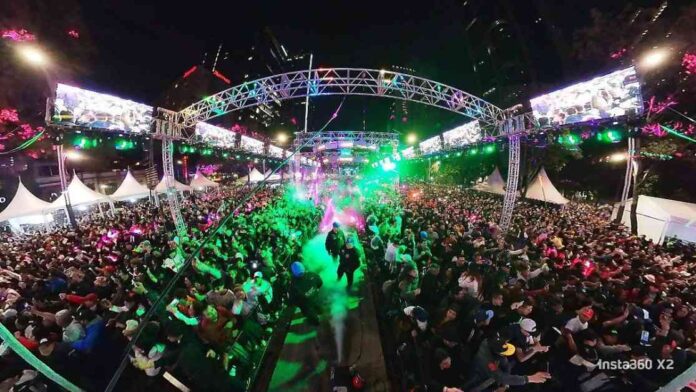 fiesta-de-polymarchs-en-cdmx-rene-a-200-mil-personas-el-sol-de-mxico