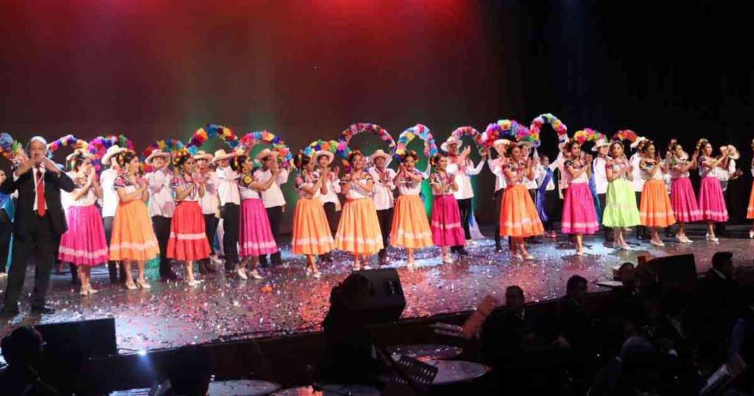 celebracin-de-21-aos-del-ballet-folklrico-de-pachuca-julio-menchaca-promueve-la-cultura-en-hidalgo