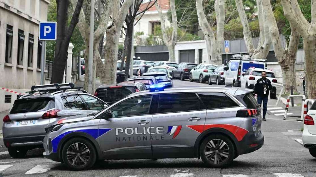 trgico-incidente-joven-estadounidense-lanza-a-su-beb-desde-ventana-de-hotel-en-pars