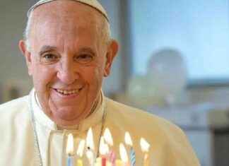 Aniversario de 12 años del Papa Francisco: Celebración con pastel en hospital aniversario-de-12-aos-del-papa-francisco-celebracin-con-pastel-en-hospital