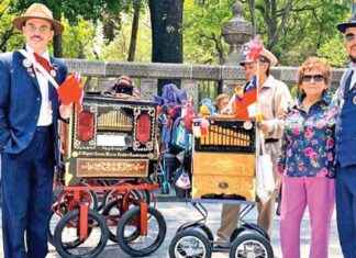 Apoyo y celebración a organilleros en la Alameda Central apoyo-y-celebracin-a-organilleros-en-la-alameda-central