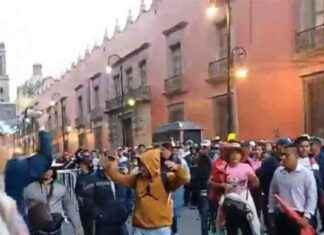 Bloqueo de CNTE en Palacio Nacional; acceso restringido a reporteros bloqueo-de-cnte-en-palacio-nacional-acceso-restringido-a-reporteros