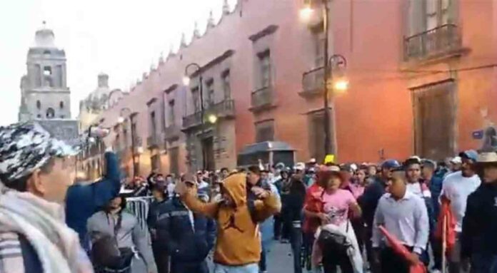 bloqueo-de-cnte-en-palacio-nacional-acceso-restringido-a-reporteros