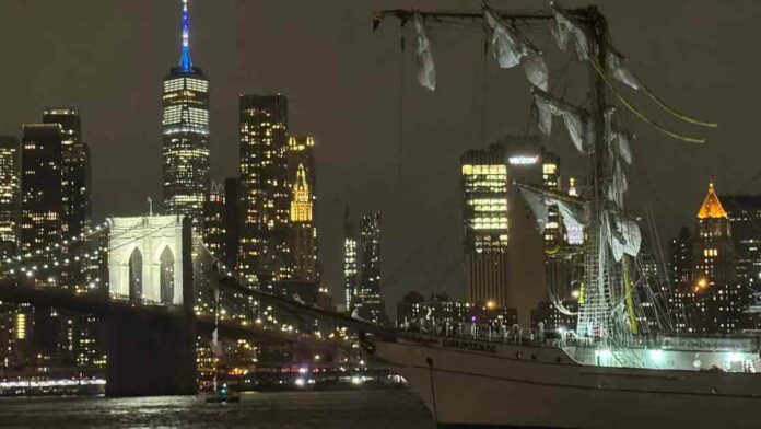 buque-escuela-cuauhtmoc-de-la-marina-sufre-percance-en-puente-de-brooklyn-nueva-york