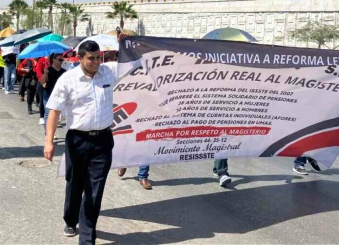 marcha-de-maestros-de-la-seccin-35-del-snte-en-la-laguna-por-el-da-del-trabajo