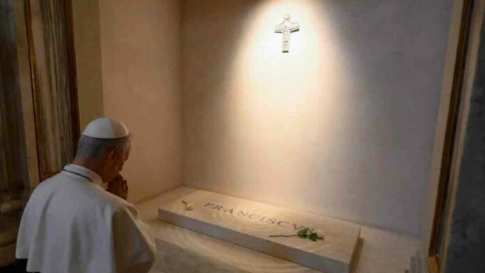 papa-len-xv-visita-la-tumba-de-francisco-su-predecesor-noticias-destacadas-del-vaticano