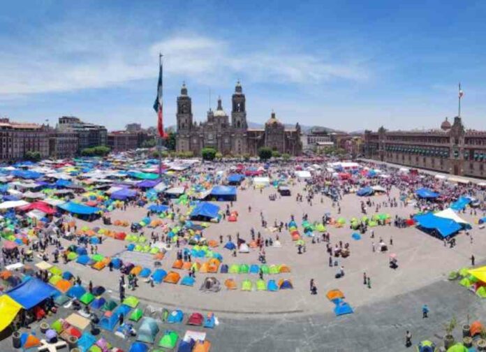 paro-nacional-de-la-cnte-en-el-zcalo-nicia-movilizacin