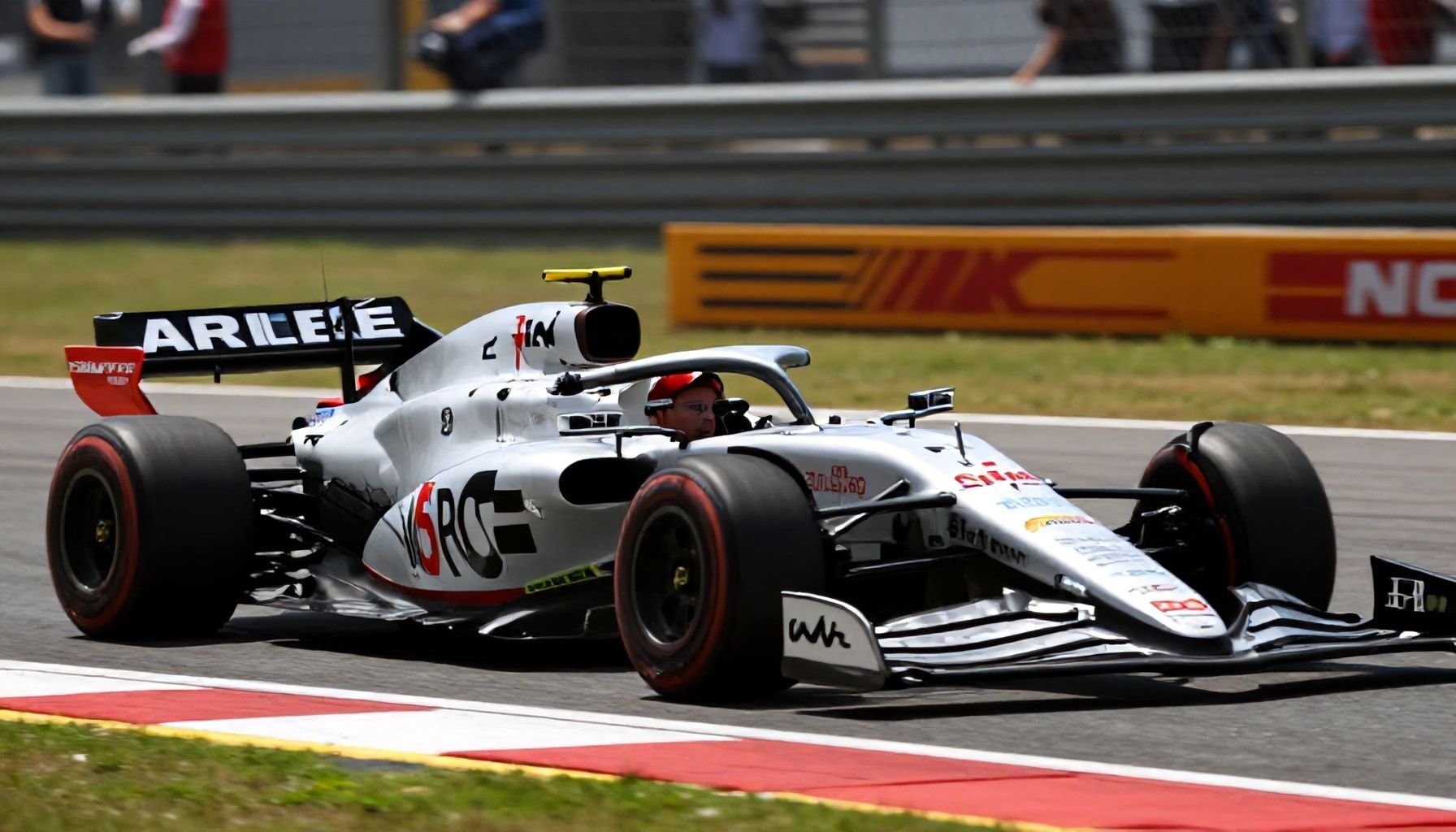 5 formas en que Cadillac impulsa el rendimiento de Checo en cada carrera*