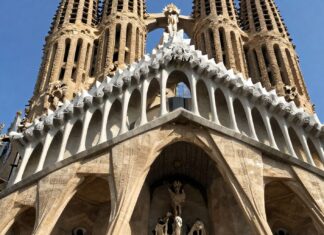 Descubre la esencia de Barcelona y América en un viaje inolvidable