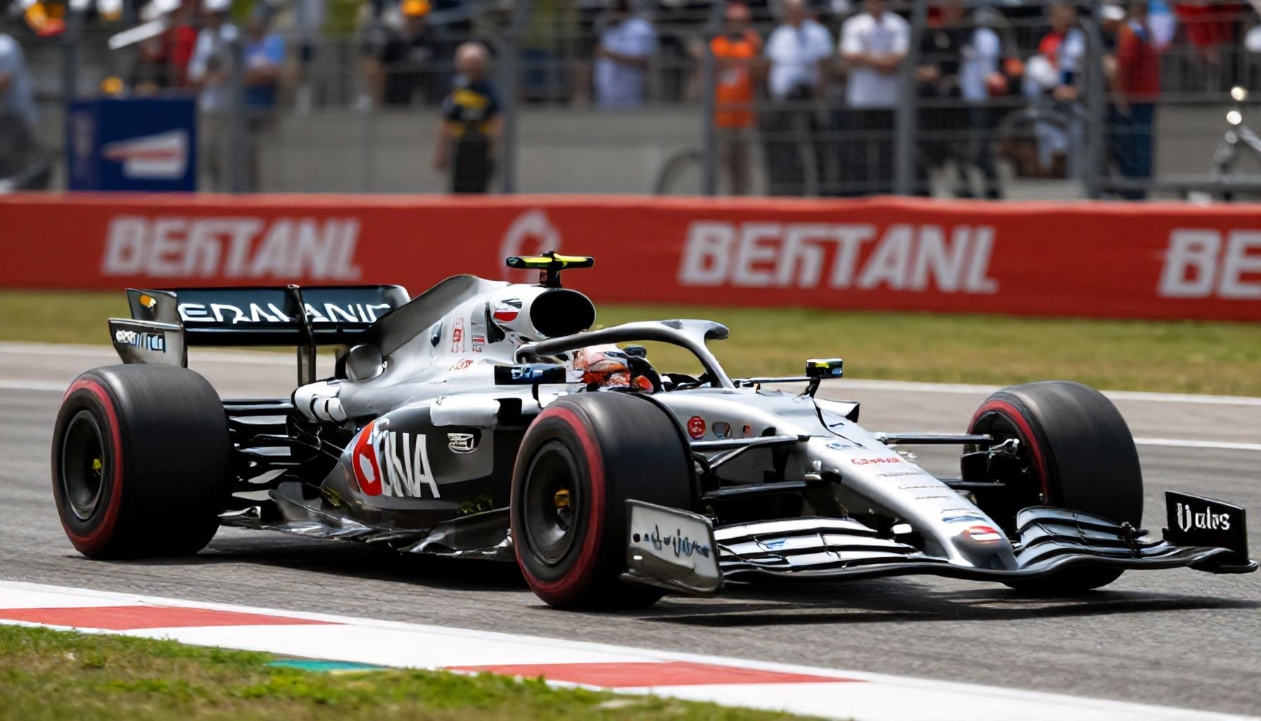 Cómo Checo Pérez domina la pista con la potencia de Cadillac*
