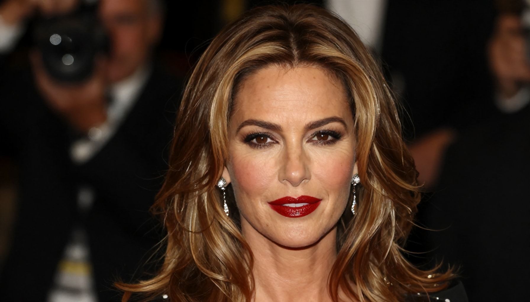 La verdad sobre el maquillaje y peinado que definen el look de Catherine Zeta-Jones*