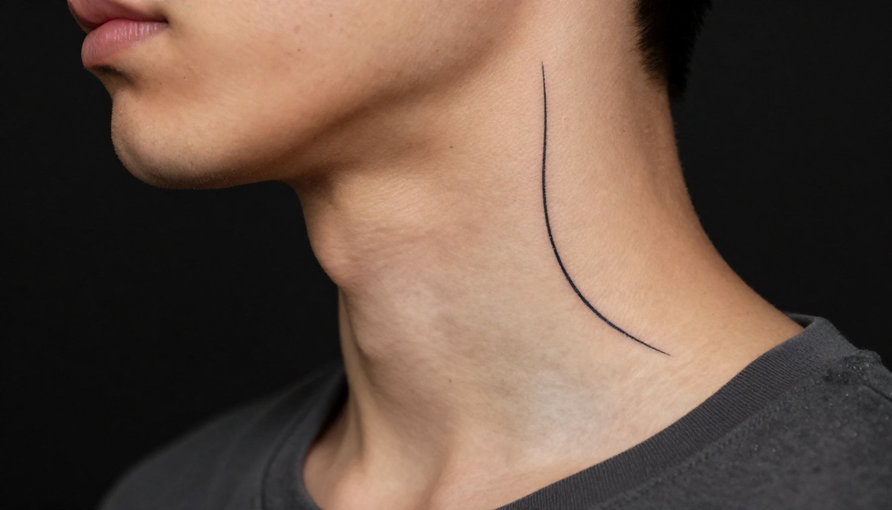 Por qué un tatuaje minimalista en el cuello puede ser tu mejor opción*