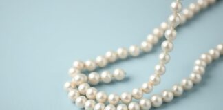 La Belleza de los Collares de Perlas: Un Toque de Elegancia Atemporal The Beauty of Pearl Necklaces: A Timeless Touch of Elegance